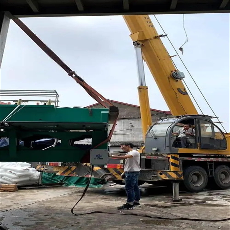 沙湖原种场注意大型吊车出租使用以及应该怎样正确维护