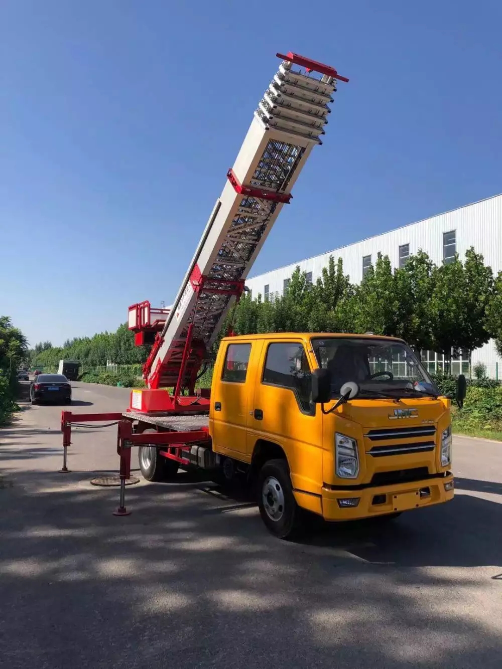 沙湖原种场附近的云梯车出租服务：轻松解决高空作业需求