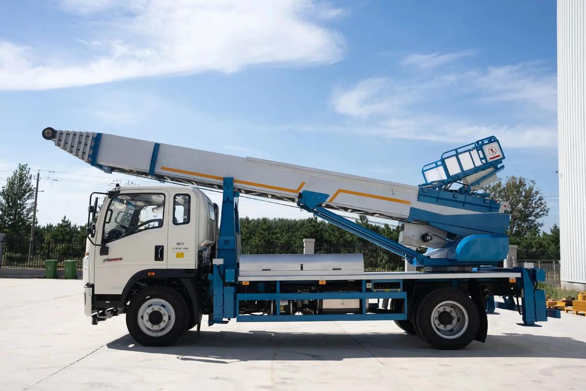 沙湖原种场云梯上料车租赁费用