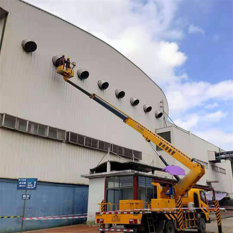 沙湖原种场高空作业车出租服务：专业广告牌安装解决方案