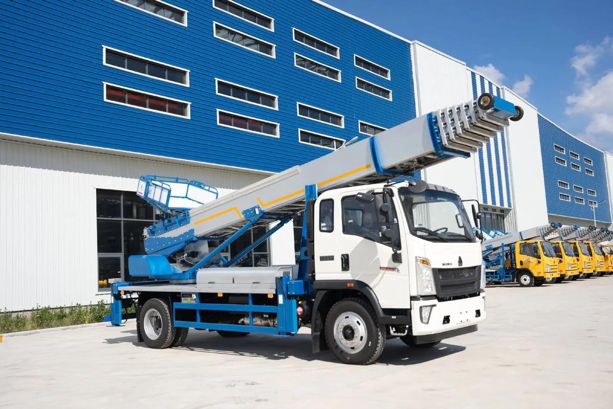 沙湖原种场出租云梯车高空作业车 建筑垃圾搬运