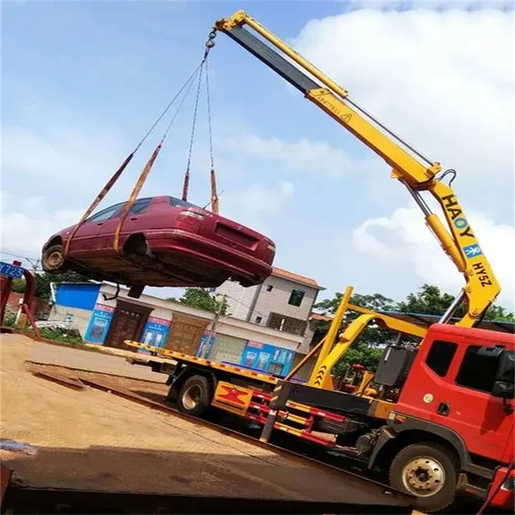 沙湖原种场吊车吊汽车的正确方法